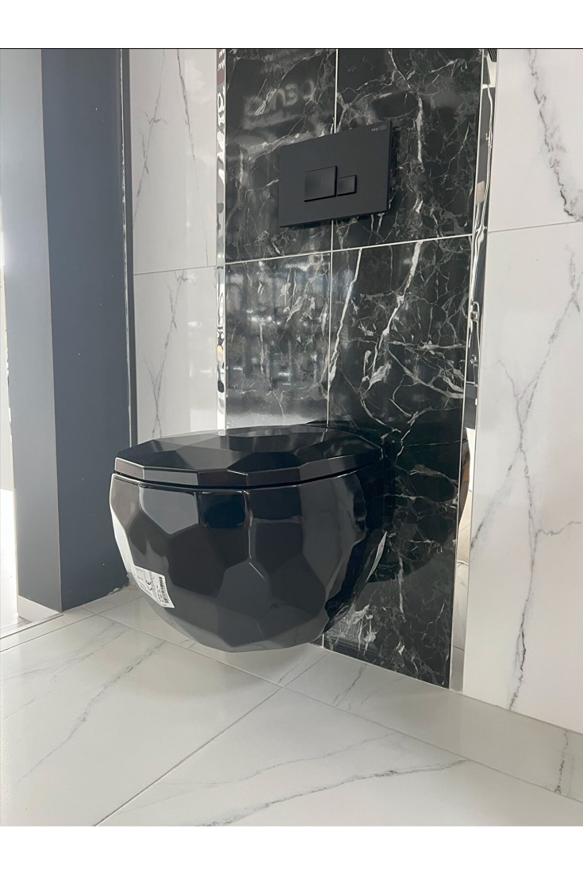 Ege Diamas Asma Klozet (Siyah) + Soft Klozet Kapağı